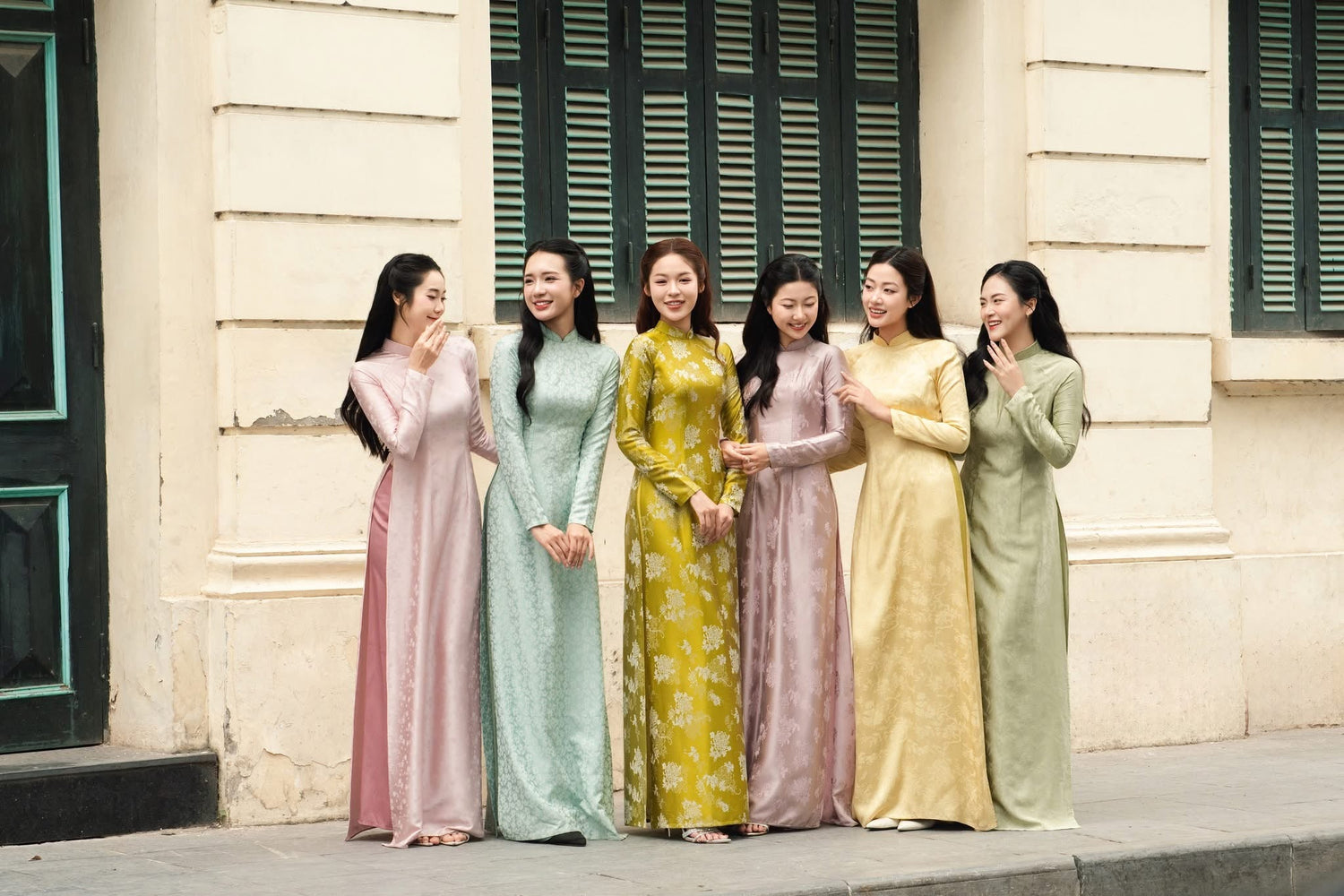 Women's Áo Dài