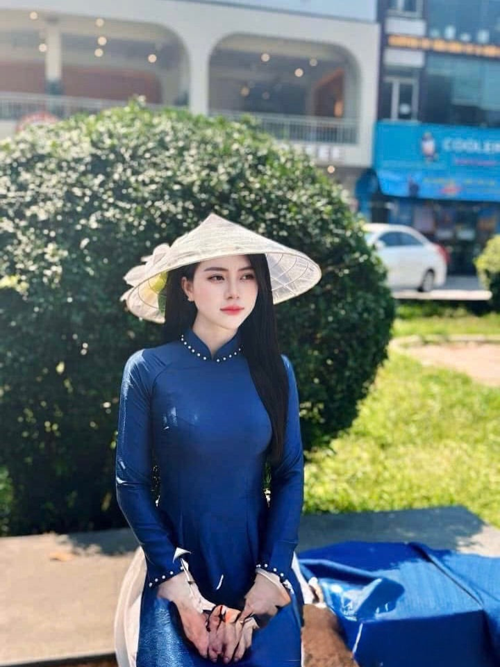 Wood-Grain Texture Silk (Lụa Vân Gỗ) Ao Dai Set – Navy Blue