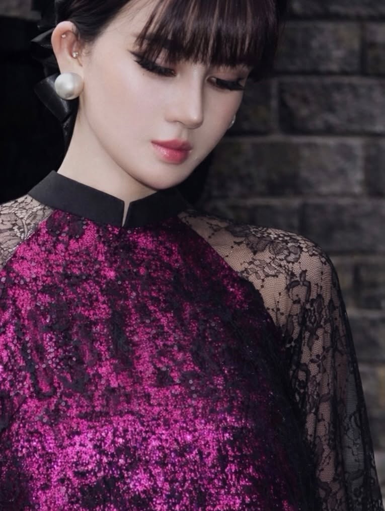 Modern Lace Ao Dai Set with Shimmering Pants – Midnight Black