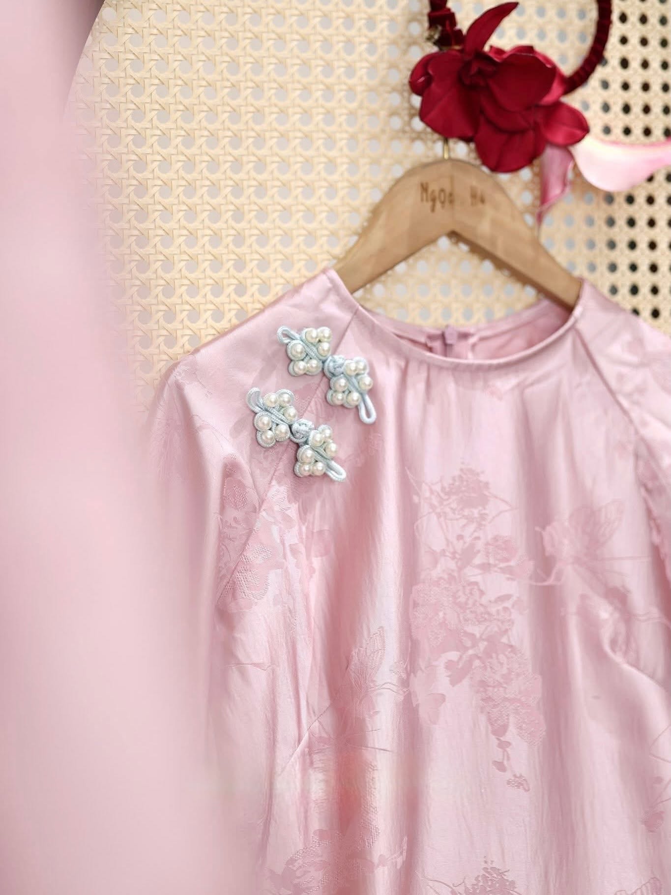Traditional Silk Ao Dai Set with Contrast Pants – Soft Pastel Pink & Light Blue