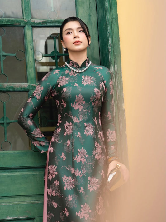 Traditional Silk Ao Dai Set with Contrast Pants – Deep Green & Pink